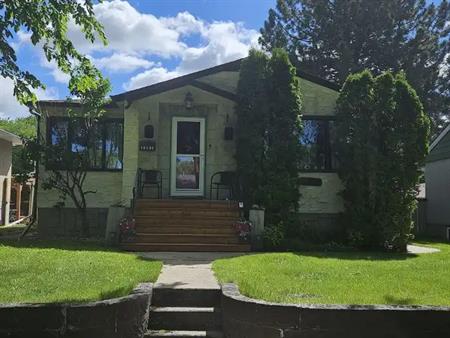 Charming Updated Bungalow in Montrose — 3 Bed, 2 Bath, Heated Garage | 12131 61 Street NorthWest, Edmonton