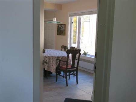 Grand 5½ dans petit immeuble tranquille