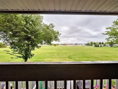 Welcome to a 4-bedroom townhouse plus den in the heart of Millwoods!!! | 4610 17 Avenue Northwest, Edmonton