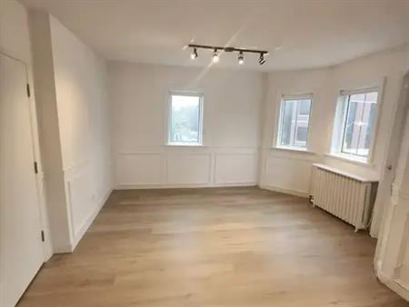 1075 Yonge Street | 1075 Yonge Street, Toronto