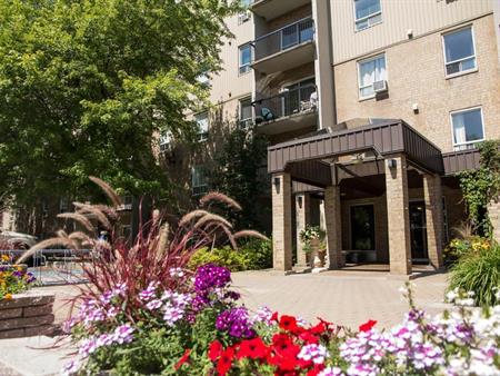 4 1/2 Charlesbourg - Piscine - jardins - libre/décembre/janvier