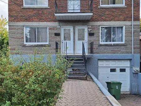 Grand 3 et demie a louer 1400 toit inclus.