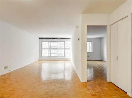 Place Concorde | 3355 Queen Mary Road, Montreal