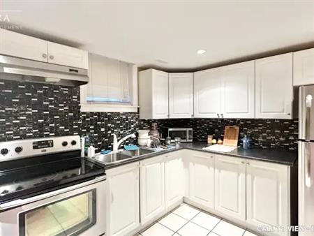 2-7175 Terragar Blvd, Mississauga, Ontario L5N 7L9 | 7175 Terragar Boulevard, Mississauga