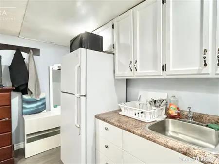 2-51 N Alarton St, Mississauga, Ontario L4T 1J9 | 51 North Alarton Street, Mississauga