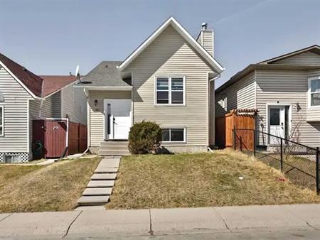Main Floor for Rent – 3 Bed / 1.5 Bath in Falconridge (NE Calgary) | 228 Falmere Way Northeast, Calgary