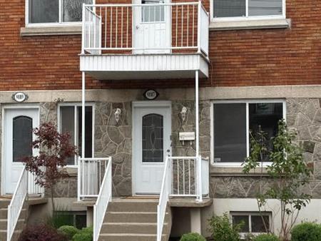 Ahuntsic Grand bas de duplex entièrement rénové à louer– Disponible