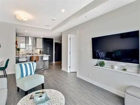 Live the Urban Way. Elite One Bedroom Condo, parking, Gym, Steam and Sauna Room | 1804 - 930 16 Avenue Southwest, Calgary