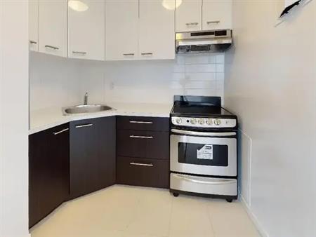 235 Sherbrooke | 235 Sherbrooke St W, Montreal