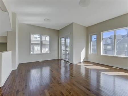 Carlton Pointe | 13215 153 Avenue Northwest, Edmonton