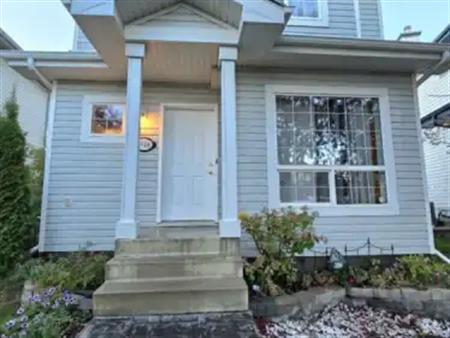 Beautiful Family Home for Rent in Glastonbury | Edmonton
