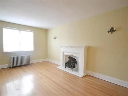 Janisse Tower Apartments | 6600 Wyandotte St. E., Windsor