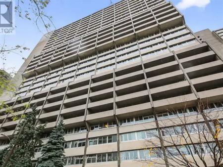 2806 - 500 LAURIER AVENUE W | 2806 - 500 LAURIER AVENUE W, Ottawa