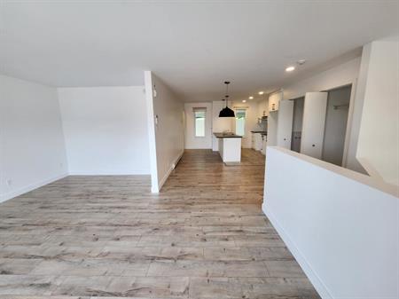 **4 ½**APPARTEMENT -style MAISON DE VILLE au CŒUR de STE-FOY