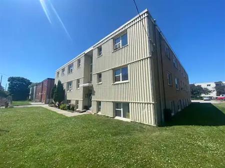 2 BDRM IN OSHAWA, BY OSHAWA SHOPPING CENTRE | 290 Montrave Avenue, Oshawa