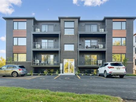 PROMO 1 mois gratuit! Beau 5 1/2 neuf ! Dispo maintenant; Huntingdon