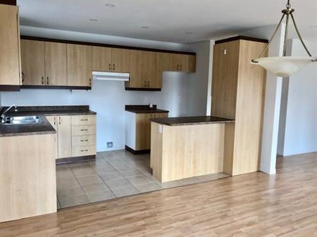 Beau et grand 4.5 de 1 200 p.c. pour 55 ans et plus