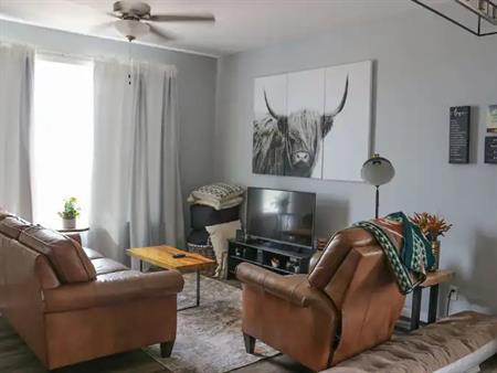 Main Floor House 2 Bedroom, 2 Bath Suite | Lethbridge