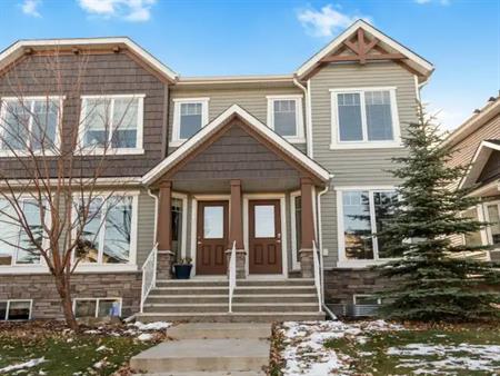 Beautiful & Charming Aspen Woods 2 bd 3.5 bath Townhome | 117 - Aspen Hills Drive Southwest, Calgary