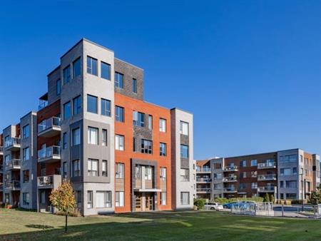 GRAND 3 ½ + GARAGE + ESPACE RANGEMENT OU BUREAU | OCCUPATION POSSIBLE À PARTIR DE DECEMBRE