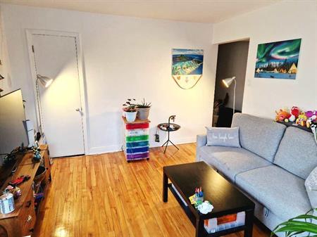 Condo 3 1/2 semi meublé à louer