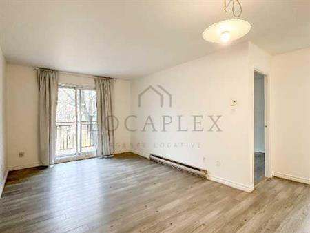 3½ à louer à Rosemère – Piscine, balcon, secteur paisible et recherché – Dès maintenant!