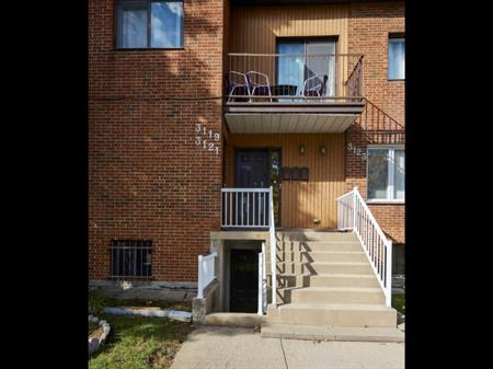 3½ à louer–Chomedey, Laval – Rénové-Meublé-Stationnement Inclus