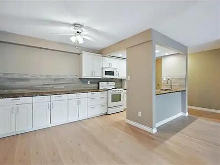 (Condo for Rent-UTILITIES INCLUDED) 2-Bedroom Corner Condo in Garneau | 404 - 11007 83 Ave NW, Edmonton