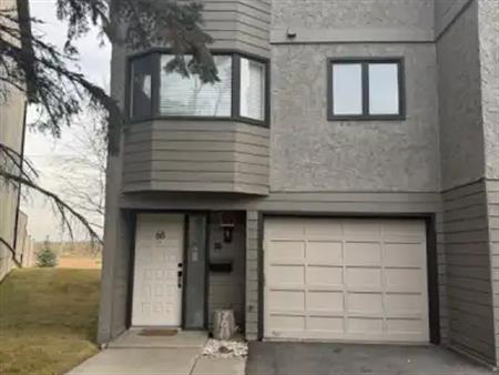 Stylish Townhouse Backing onto Greenbelt – Ideal for Dog Lovers | 68 - 23 Glamis Drive Southwest, Calgary