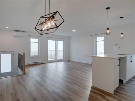 Charmant appartement 5 1/2 à Ascot Corner