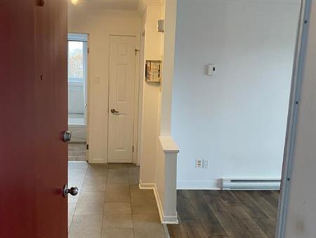 3 ET DEMI DISPONIBLE LE 1ER OCTOBRE 2025