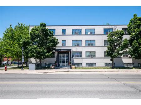 206 Lakeshore Road East | 206 Lakeshore Road East, Mississauga