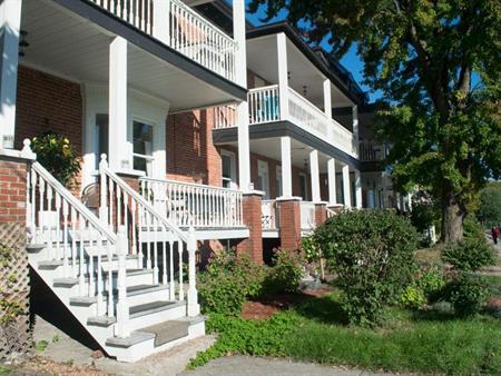 BEAU 31 /2 - LIBRE IMMÉDIATEMENT!