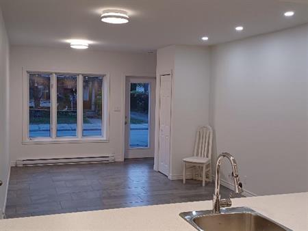 3 1/2 (disponible maintenant), 336, St-Viateur, Joliette