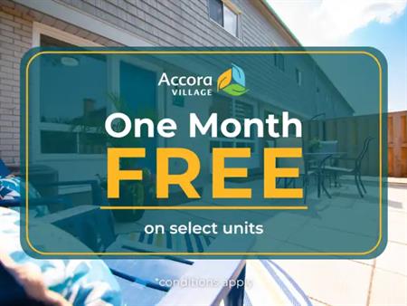 Townhome | 98 Woodridge Crescent, Ottawa