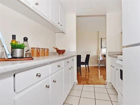 1011 Beach Avenue | 1011 Beach Avenue, Vancouver