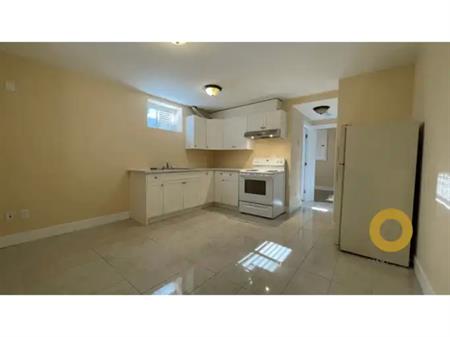 UTILITIES INCLUDED (UNFURNISHED) 1 BED 1 BATH IN BURNABY | 6517 Clinton Street, Burnaby