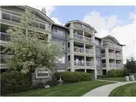 Beautiful Main Floor 1br Plus Den | 35 Richard Court, Calgary