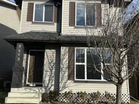 Affordable lovely home with 4 huge bedrooms. | 9419 212 Street Northwest, Edmonton
