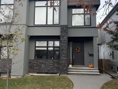 Cozy 4 bedroom place in a great location! | 2828 40 Street Southwest, Calgary