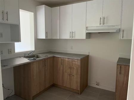 51/2 Québec**Charlesbourg**Ascenseur**Insonorisé**Rénové**Non fumeur**Libre décembre et janvier**1350$ Non chauffé