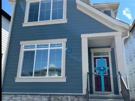 3 Bed / 2.5 Bath Home with Central AC & Lake Access – Mahogany SE – Available De | 61 Magnolia Grove Southeast, Calgary