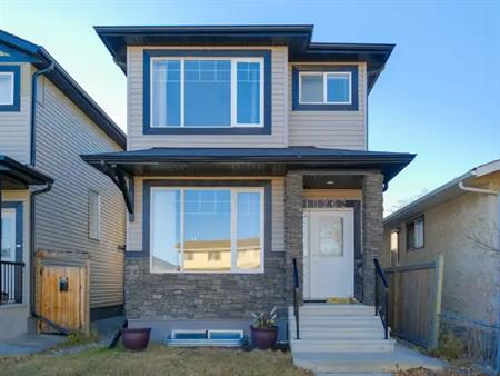 Beautiful 6 Bedrooms Home in Prime Location! | 10262 158 Street Northwest, Edmonton
