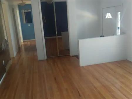 Big, bright 3 bedroom in GREAT neighbourhood - close to EVERYTHING | Calgary