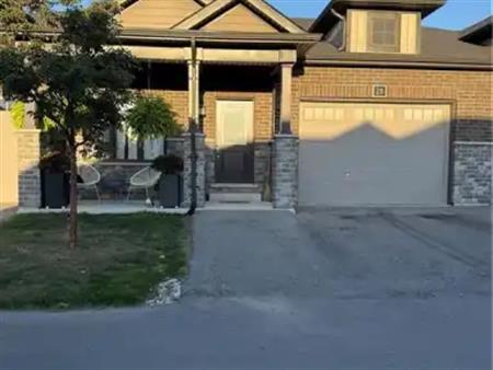 28 MEADOWHAWK Lane | 28 MEADOWHAWK Lane, Simcoe