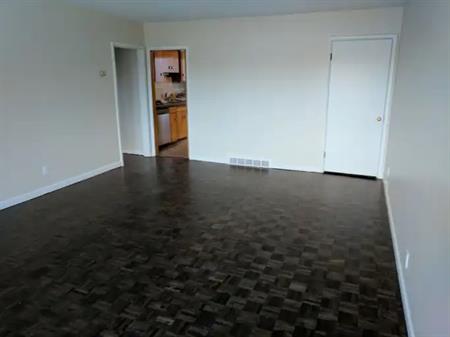 Stanley Park duplex 1000 ft up ;  near Chinook Center; available Nov 1 | Up - 301 46 Avenue Southwest, Calgary