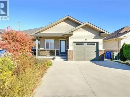 7 VENETIAN | 7 VENETIAN, Amherstburg