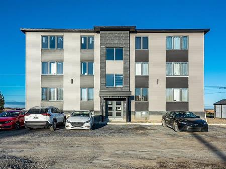 Beau grand 5 1/2, Ormstown, Libre maintenant !