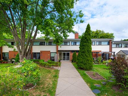 2055 - 2057 Barsuda Drive