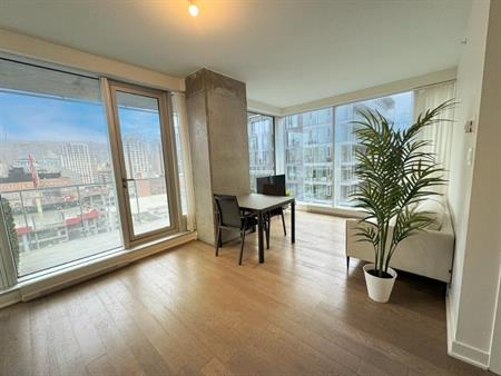 Unité de Coin Lumineuse au Cœur du Centre-Ville de Montréal